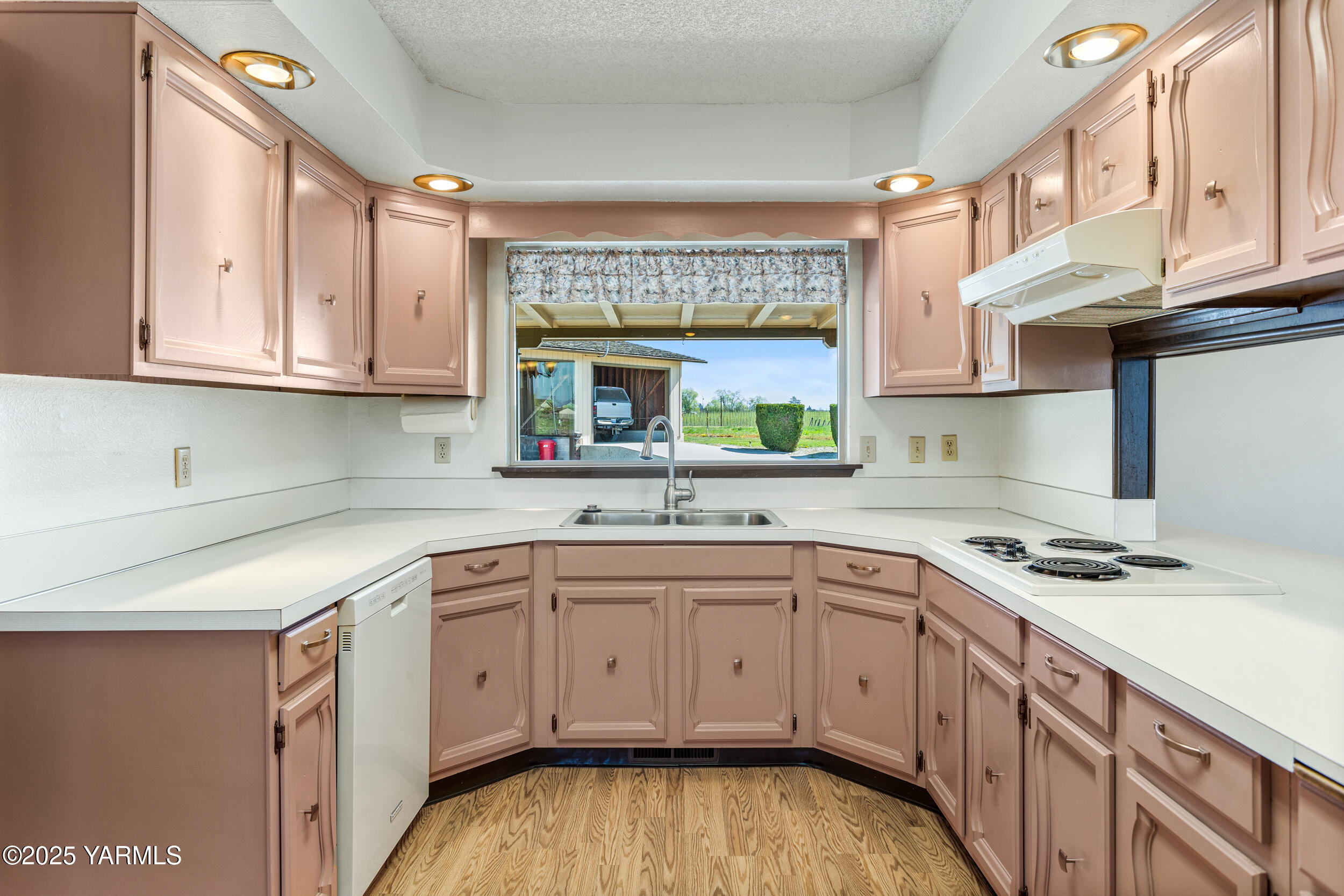 Zillah, Washington 98953, United States, 3 Bedrooms Bedrooms, ,1 BathroomBathrooms,Residential,Pending,110294