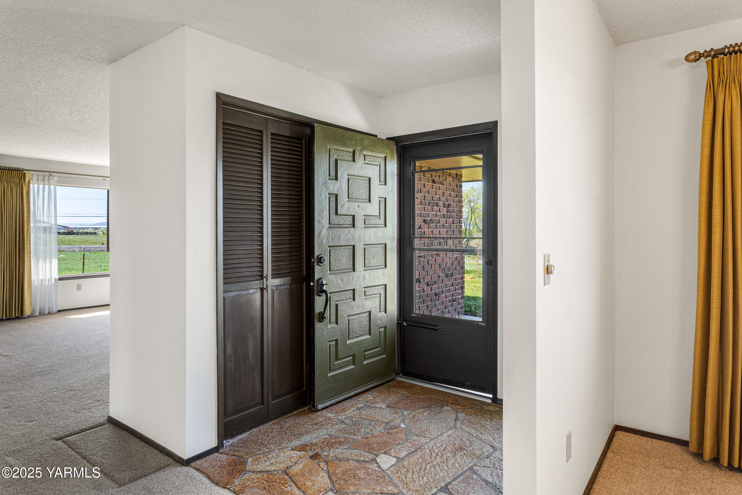 Zillah, Washington 98953, United States, 3 Bedrooms Bedrooms, ,1 BathroomBathrooms,Residential,Pending,110294