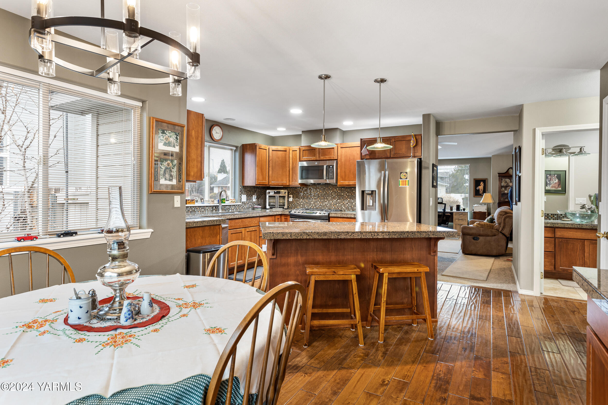 Yakima, Washington 98908, United States, 2 Bedrooms Bedrooms, ,2 BathroomsBathrooms,Residential,Pending,27407