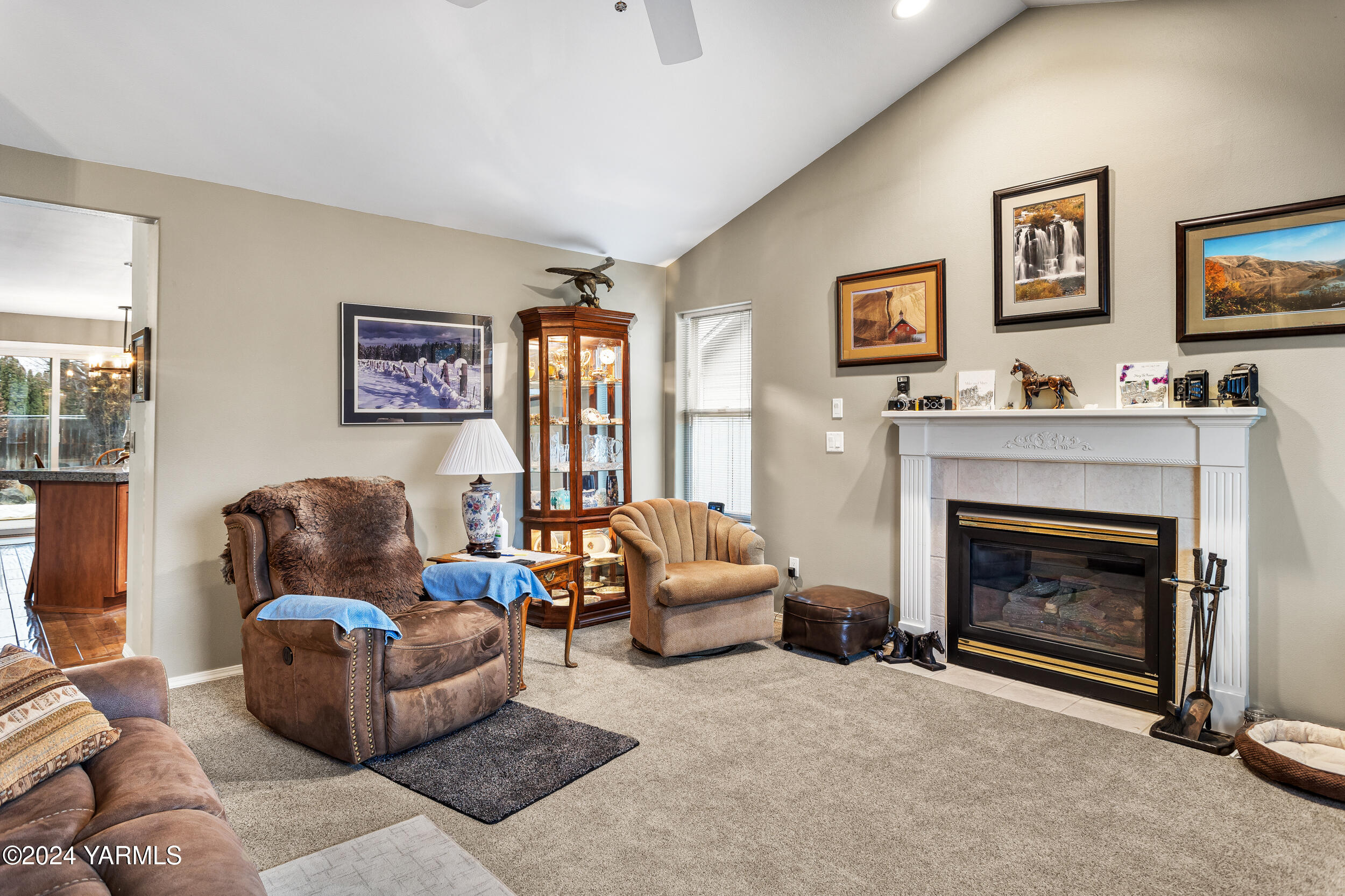 Yakima, Washington 98908, United States, 2 Bedrooms Bedrooms, ,2 BathroomsBathrooms,Residential,Pending,27407