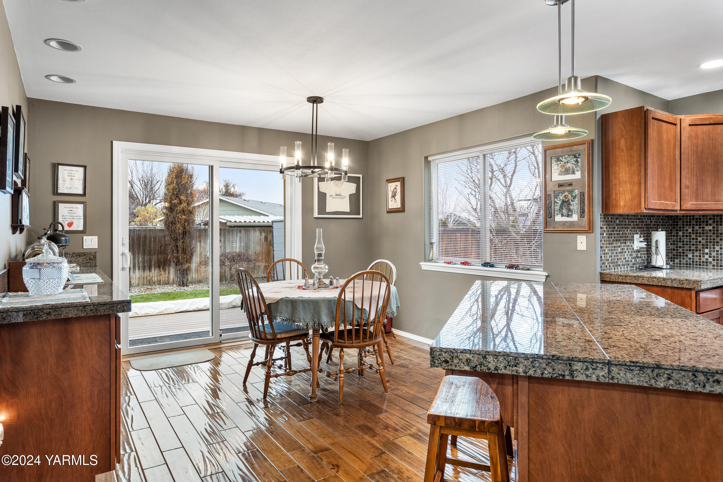 Yakima, Washington 98908, United States, 2 Bedrooms Bedrooms, ,2 BathroomsBathrooms,Residential,Pending,27407