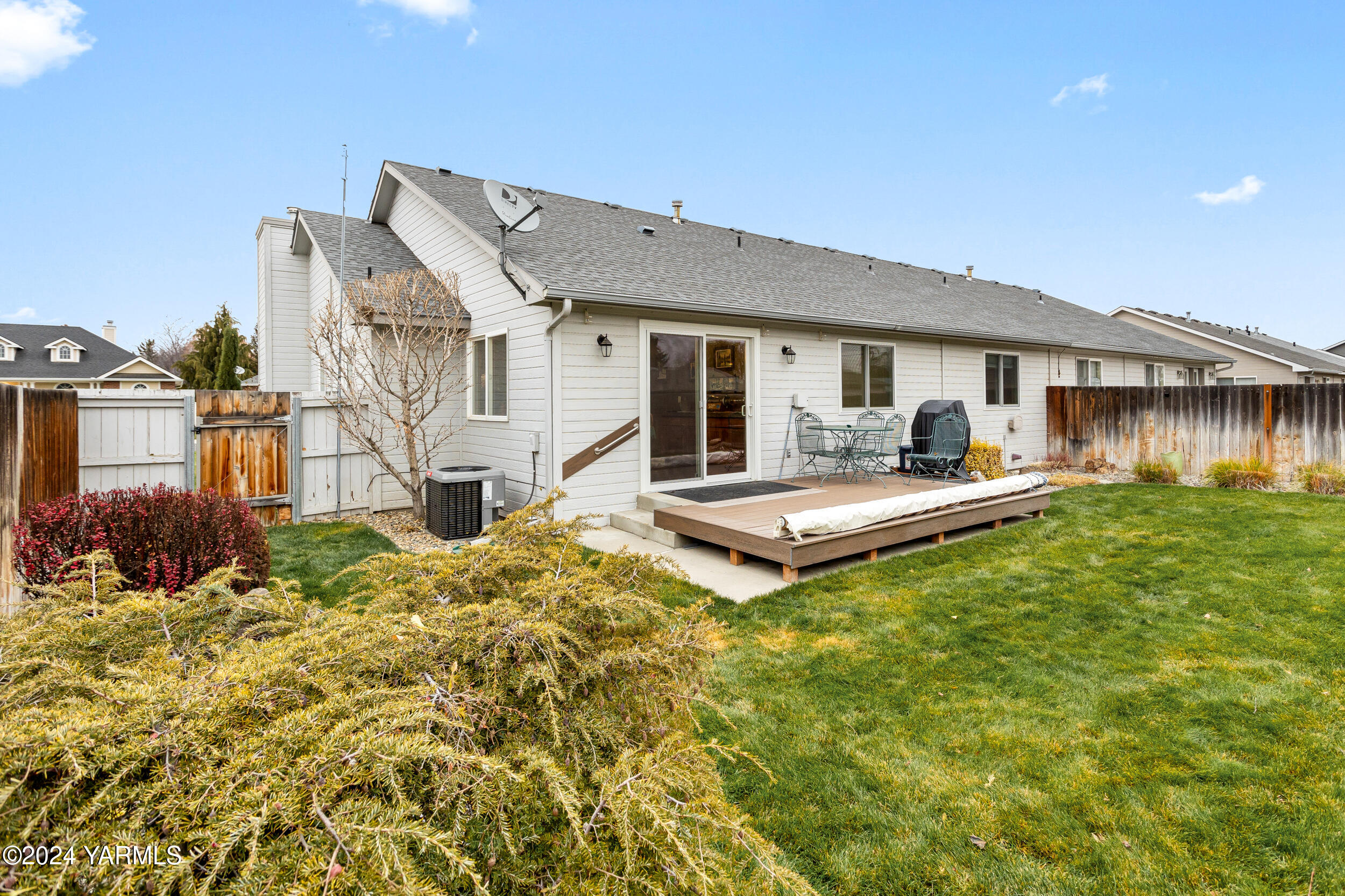 Yakima, Washington 98908, United States, 2 Bedrooms Bedrooms, ,2 BathroomsBathrooms,Residential,Pending,27407