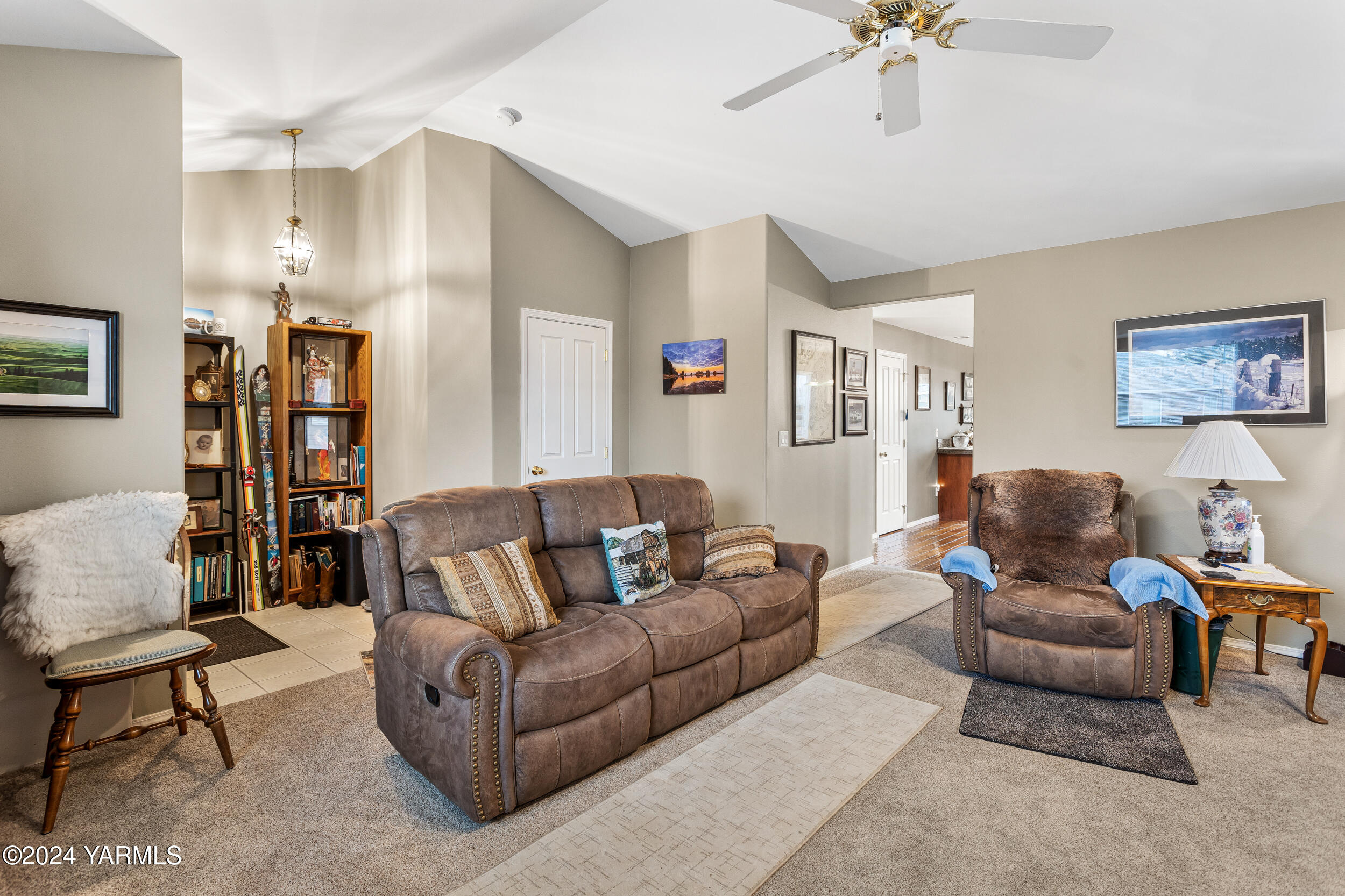 Yakima, Washington 98908, United States, 2 Bedrooms Bedrooms, ,2 BathroomsBathrooms,Residential,Pending,27407