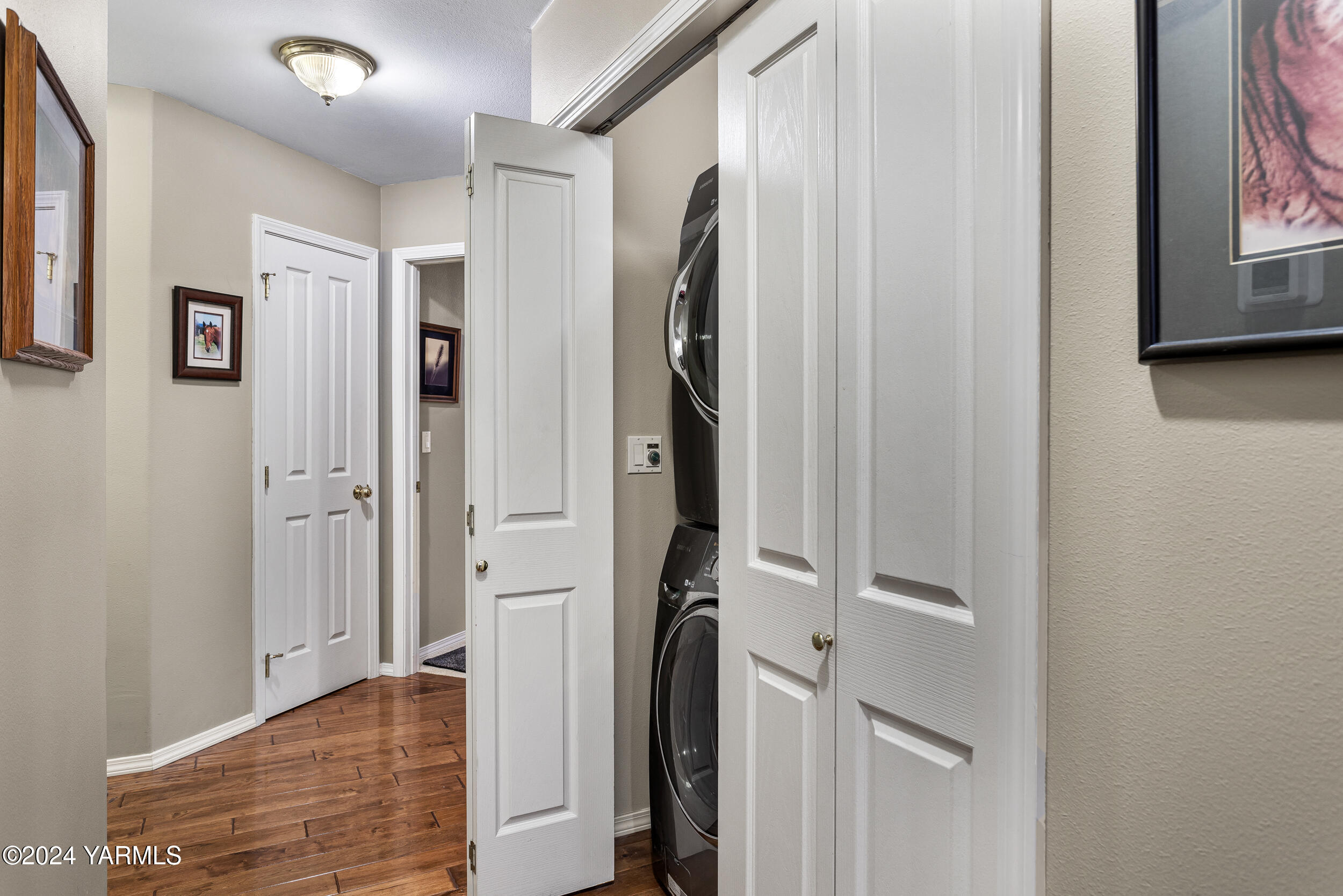 Yakima, Washington 98908, United States, 2 Bedrooms Bedrooms, ,2 BathroomsBathrooms,Residential,Pending,27407