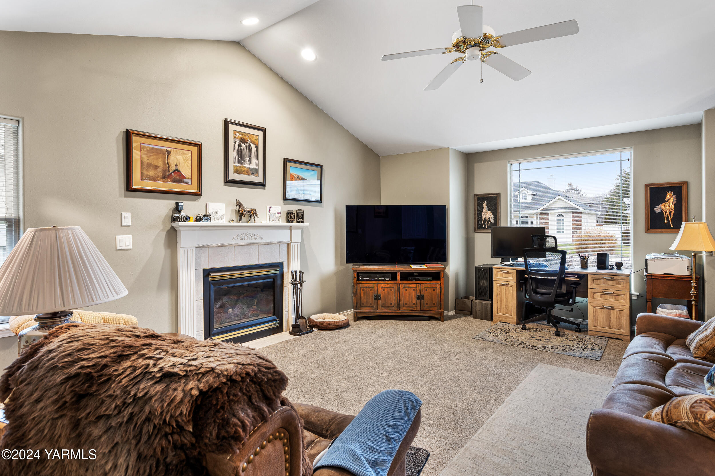 Yakima, Washington 98908, United States, 2 Bedrooms Bedrooms, ,2 BathroomsBathrooms,Residential,Pending,27407