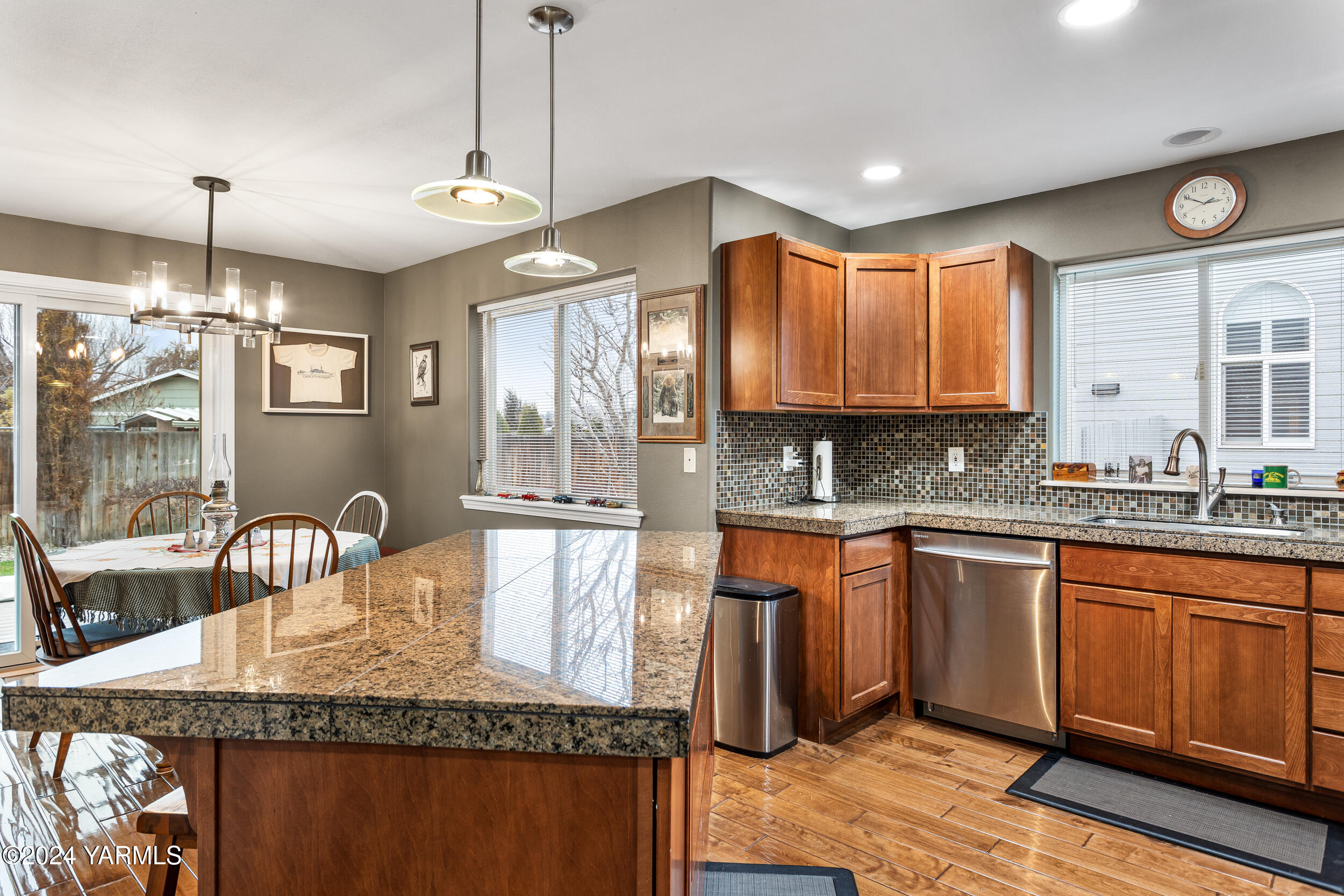 Yakima, Washington 98908, United States, 2 Bedrooms Bedrooms, ,2 BathroomsBathrooms,Residential,Pending,27407