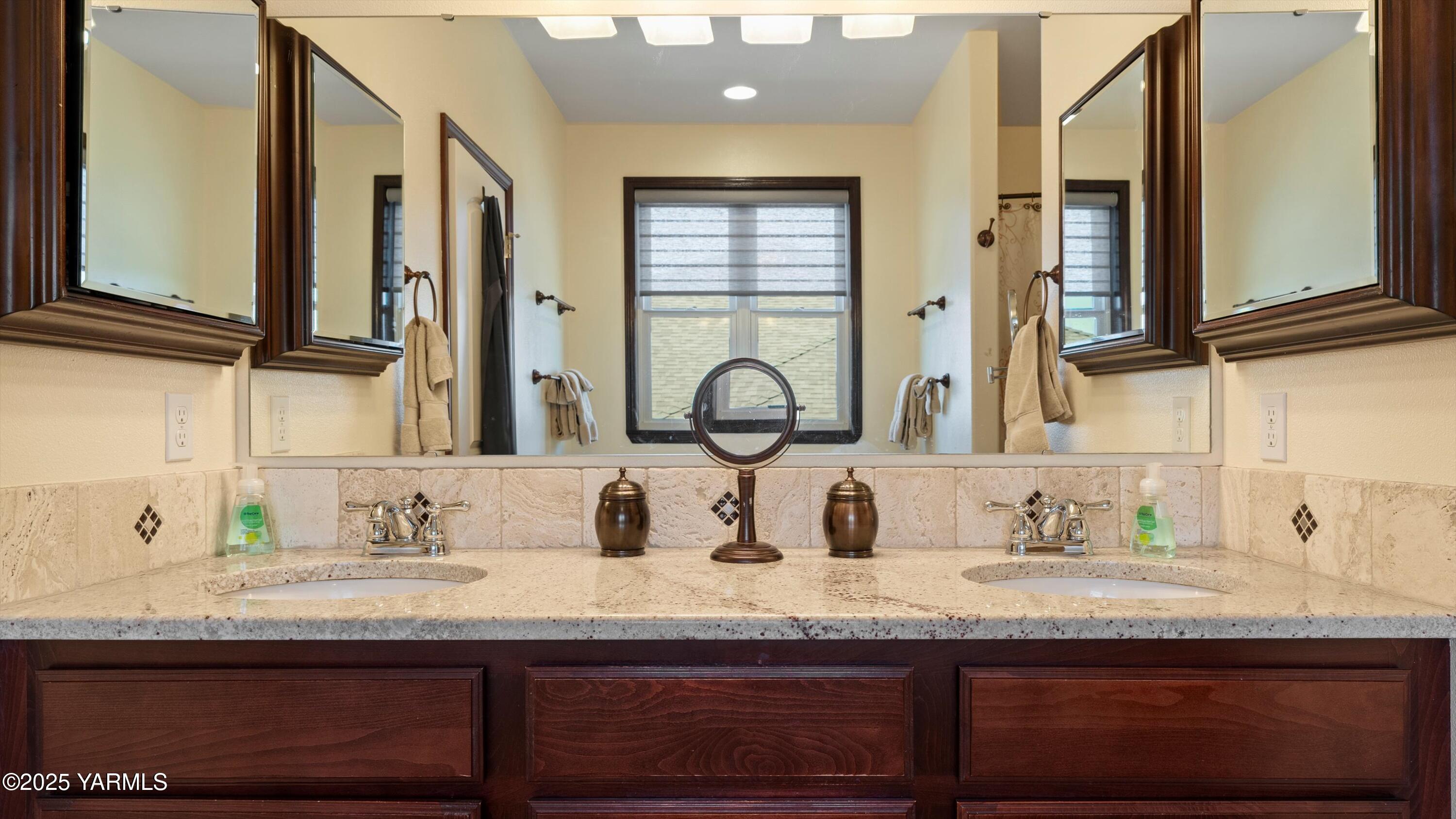 Kennewick, Washington 99337, United States, 4 Bedrooms Bedrooms, ,3 BathroomsBathrooms,Residential,Active,116378