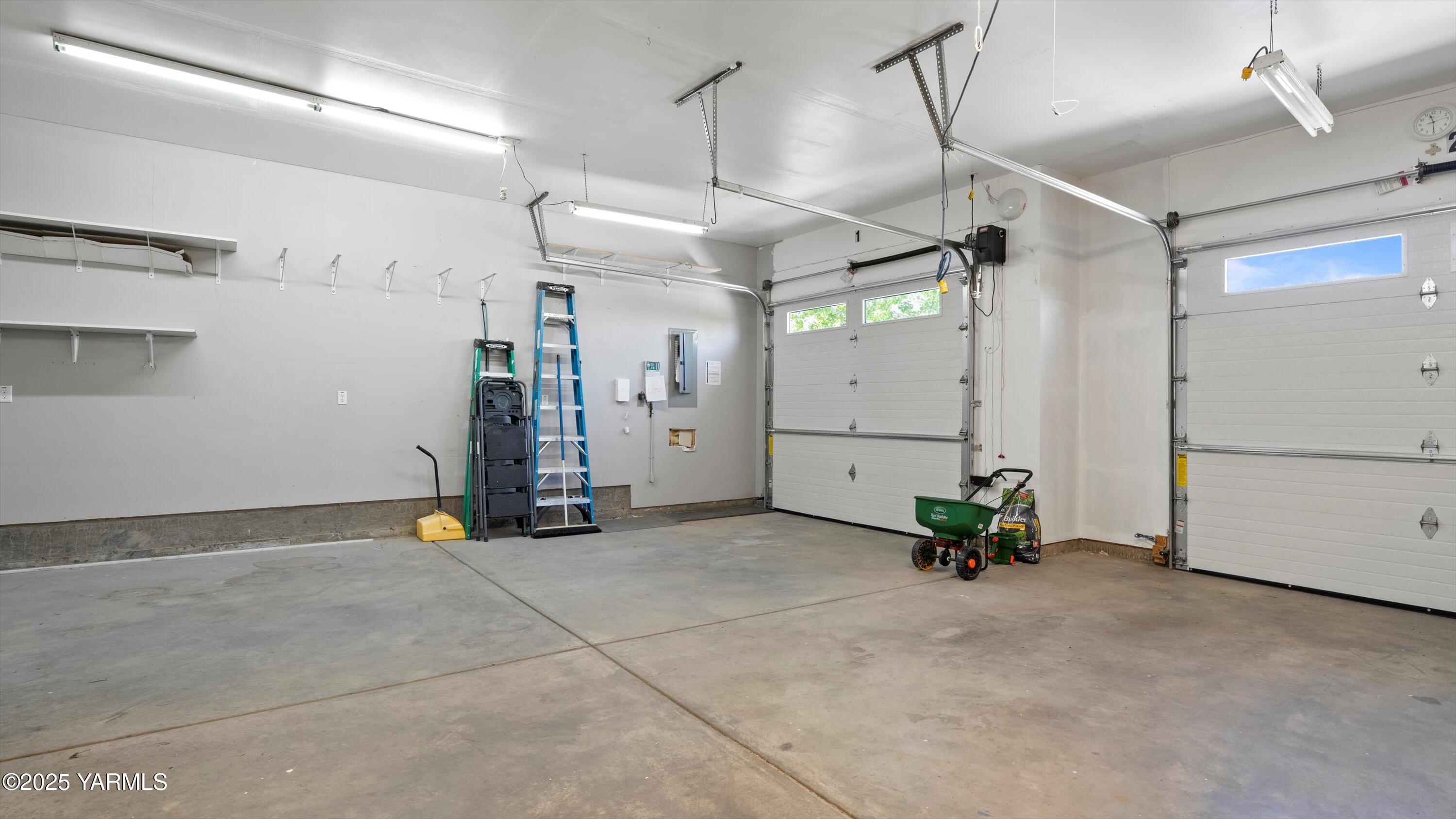 Kennewick, Washington 99337, United States, 4 Bedrooms Bedrooms, ,3 BathroomsBathrooms,Residential,Active,116378