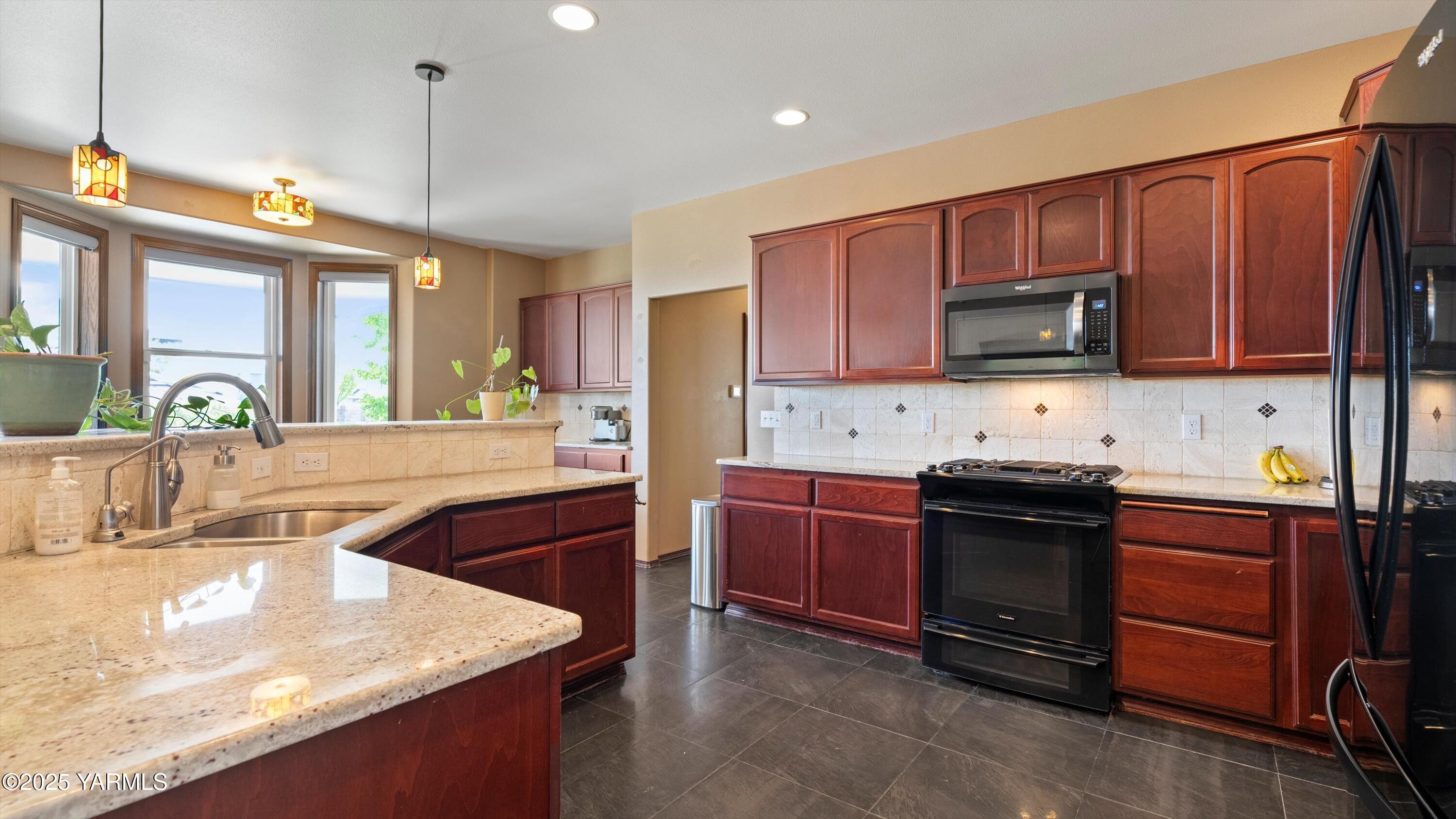 Kennewick, Washington 99337, United States, 4 Bedrooms Bedrooms, ,3 BathroomsBathrooms,Residential,Active,116378