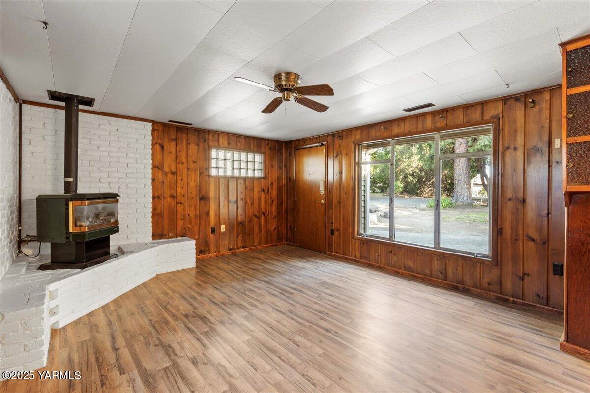 Yakima, Washington 98902, United States, 3 Bedrooms Bedrooms, ,2 BathroomsBathrooms,Residential,Active,21646