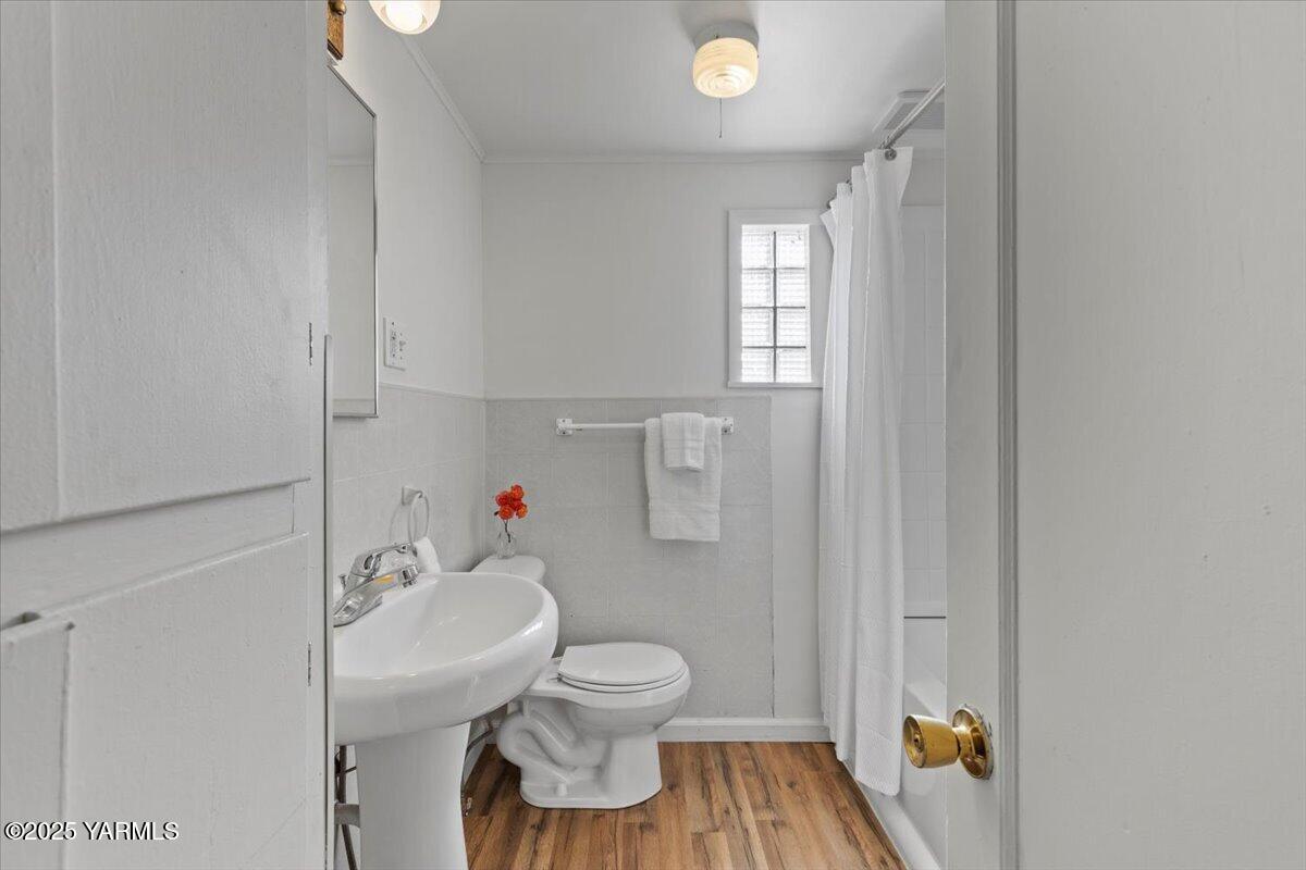 Yakima, Washington 98902, United States, 3 Bedrooms Bedrooms, ,2 BathroomsBathrooms,Residential,Active,21646