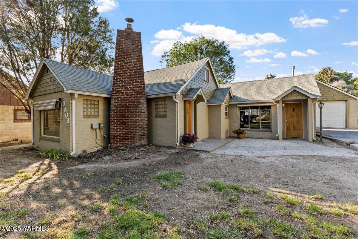 Yakima, Washington 98902, United States, 3 Bedrooms Bedrooms, ,2 BathroomsBathrooms,Residential,Active,21646