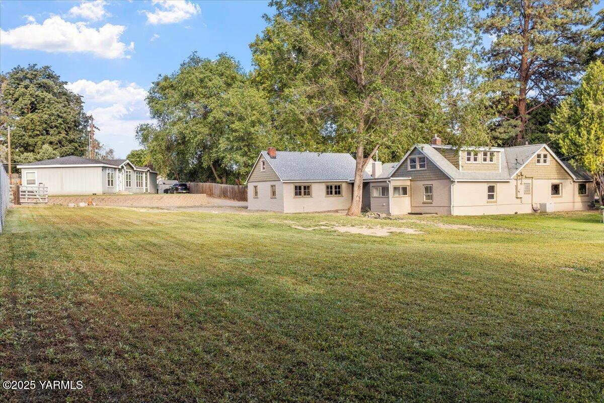 Yakima, Washington 98902, United States, 3 Bedrooms Bedrooms, ,2 BathroomsBathrooms,Residential,Active,21646