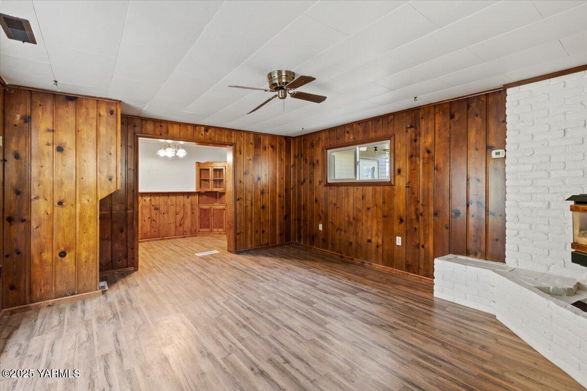 Yakima, Washington 98902, United States, 3 Bedrooms Bedrooms, ,2 BathroomsBathrooms,Residential,Active,21646