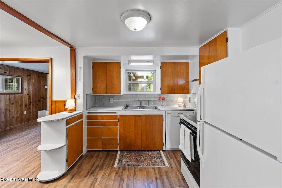 Yakima, Washington 98902, United States, 3 Bedrooms Bedrooms, ,2 BathroomsBathrooms,Residential,Active,21646