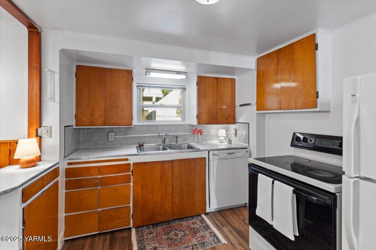 Yakima, Washington 98902, United States, 3 Bedrooms Bedrooms, ,2 BathroomsBathrooms,Residential,Active,21646