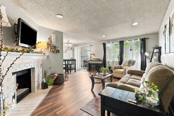 701 S 38TH AVE APT 6, YAKIMA, WA 98902 - Image 2565a3d691aaa330a2dca10d2f1834c6/284786847