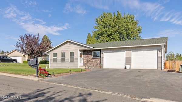 417 S 81ST AVE, YAKIMA, WA 98908 - Image 2ca8063cea2bf3841551942986b90a66/1831955202