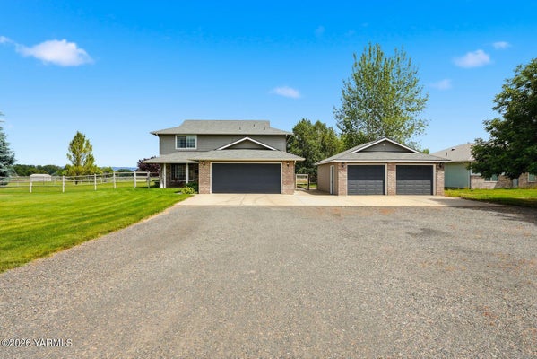 3111 S 99TH AVE, YAKIMA, WA 98903 - Image 32df64f8e3a49079441f2ac7621637de/2857036217