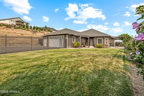 11601 MARBLE CT, YAKIMA, WA 98908 - Image 813c4eb3be1da91660174ff8d4e72947/696914845