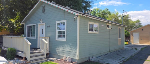 2210 S 3RD AVE, YAKIMA, WA 98903 - Image a84cd4f62396c5c0c0ee4aeaa64437b3/1054958664
