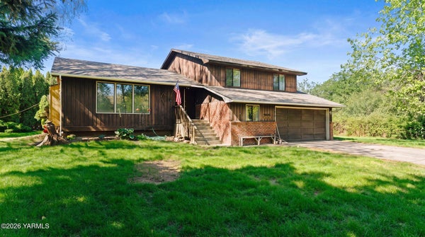 10806 SUMMITVIEW RD, YAKIMA, WA 98908 - Image e0a2d522a0750f7e705a8bac7dbfec67/545592950