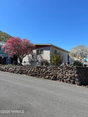 13 LEISURE HILL DR, UNION GAP, WA 98903 - Image e4a37608b200ab6d03ed4e7f1b017c2c/4004712190
