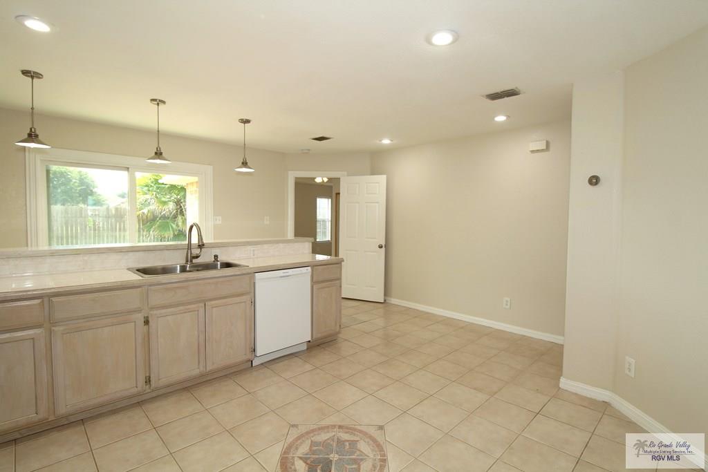 2602 E Mark Cir, HARLINGEN, Texas image 11