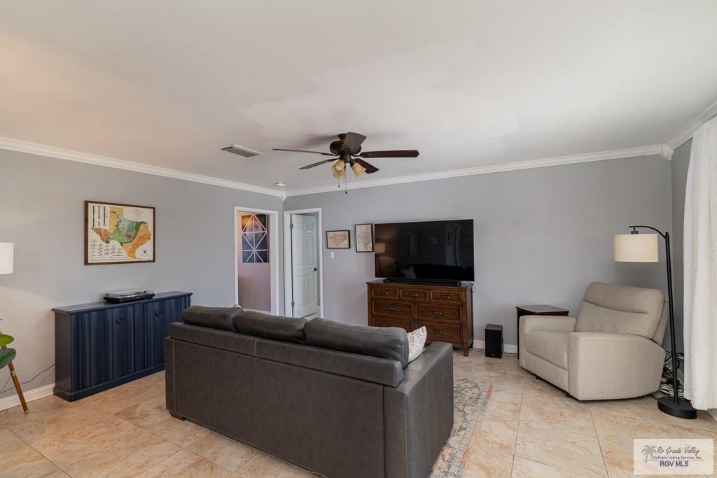 18 Shoreline Dr, BROWNSVILLE, Texas image 5
