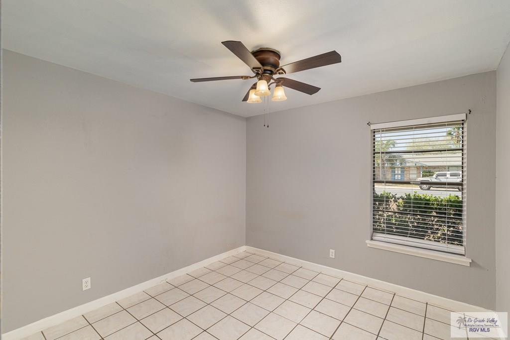 18 Shoreline Dr, BROWNSVILLE, Texas image 9
