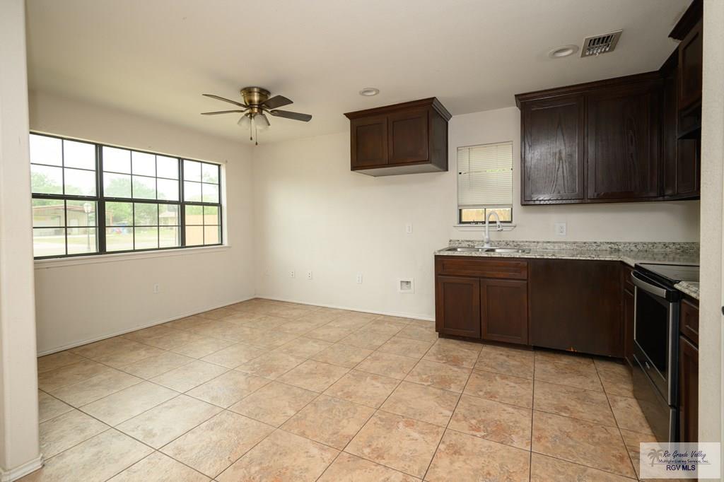 209 Los Flores Ave #16, SANTA ROSA, Texas image 3