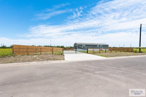 Mobile Home For Sale - 325 Hockema Dr<br/> Cameron County, SAN BENITO, TX 78586