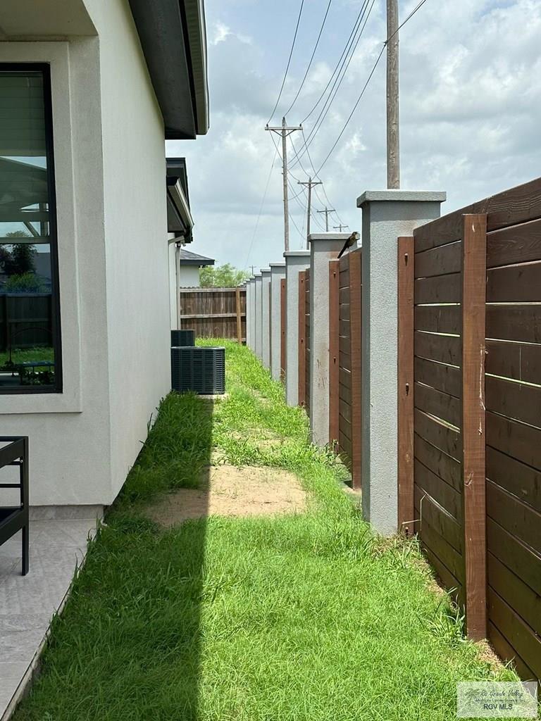 1992 Lulu St, BROWNSVILLE, Texas image 19