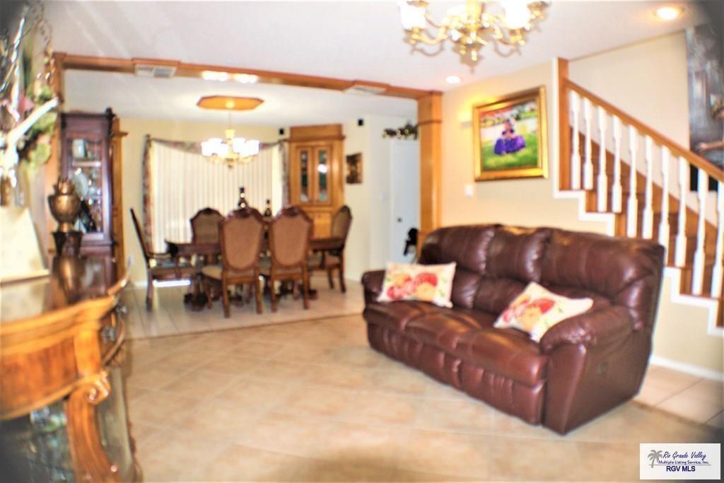 125 Vista Del Golf, BROWNSVILLE, Texas image 9