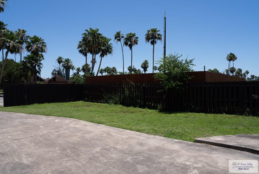 62 Waterfront Dr, BROWNSVILLE, Texas image 2