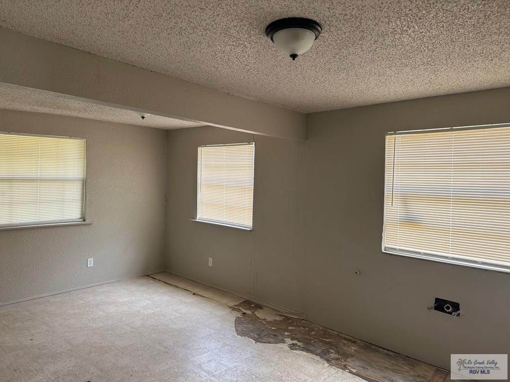 833 Katy Ln, BROWNSVILLE, Texas image 6