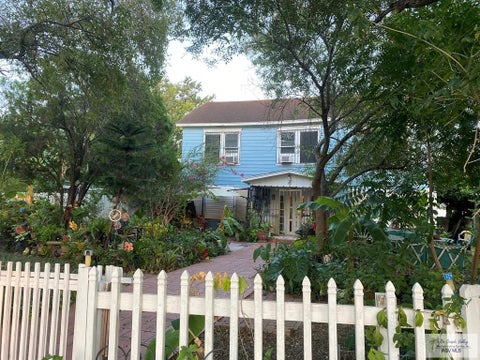 Homes For Sale - 4 Warren Ave<br/> Cameron County, BROWNSVILLE, TX 78520