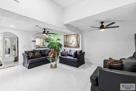 Townhouse For Sale - 3744 Boca Chica Blvd #100 B<br/> Cameron County, BROWNSVILLE, TX 78521