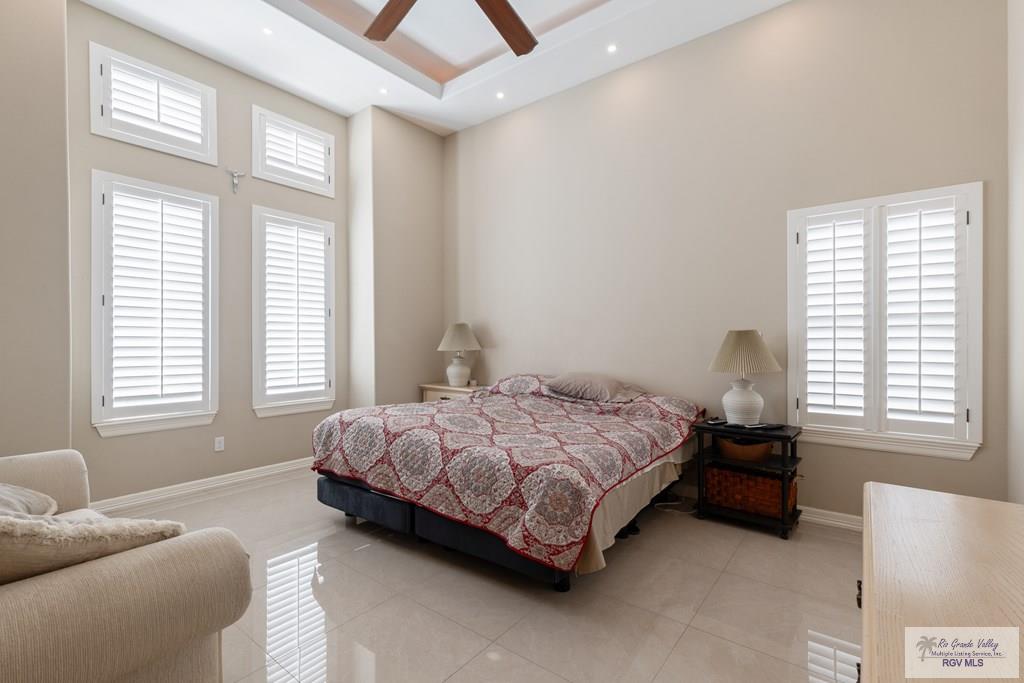 5572 Lovers Ln, BROWNSVILLE, Texas image 12