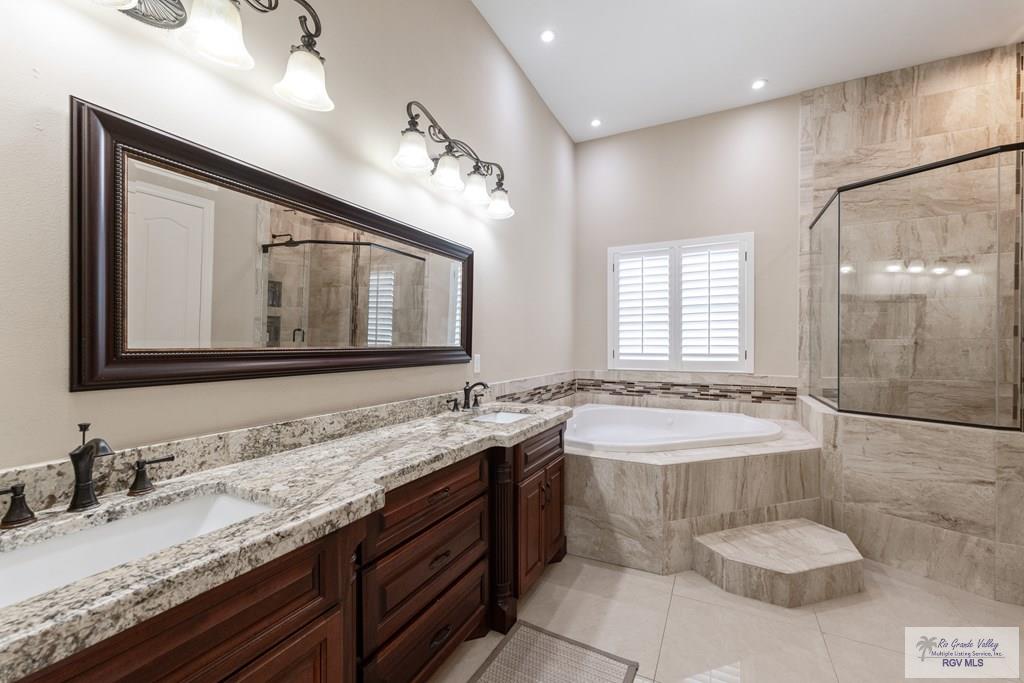 5572 Lovers Ln, BROWNSVILLE, Texas image 13