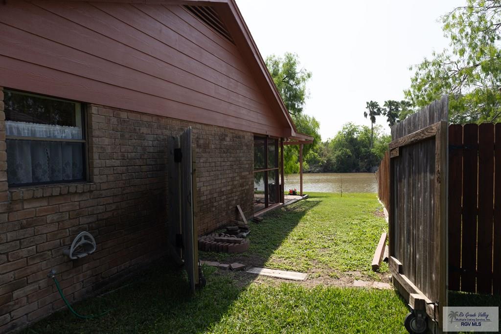 4565 Lakeway Dr, BROWNSVILLE, Texas image 3