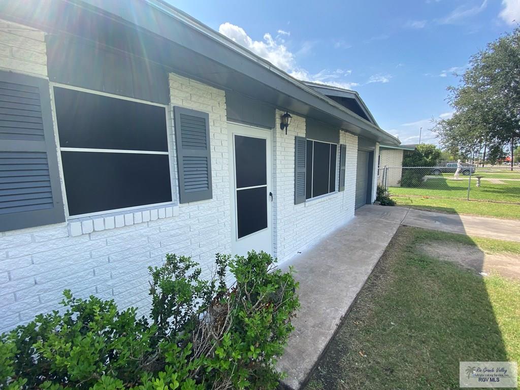 758 E Hidalgo Ave, RAYMONDVILLE, Texas image 2