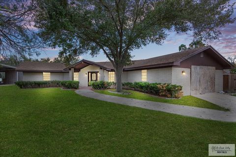 Homes For Sale - 665 W Kimball Ave<br/> Willacy County, RAYMONDVILLE, TX 78580