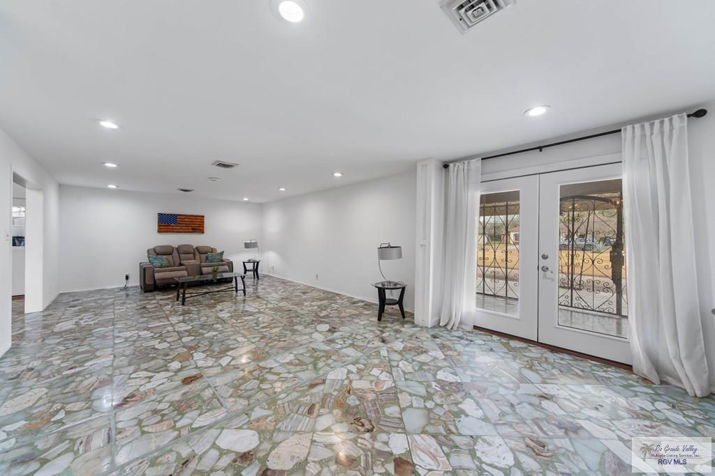 740 Orange St, MERCEDES, Texas image 5