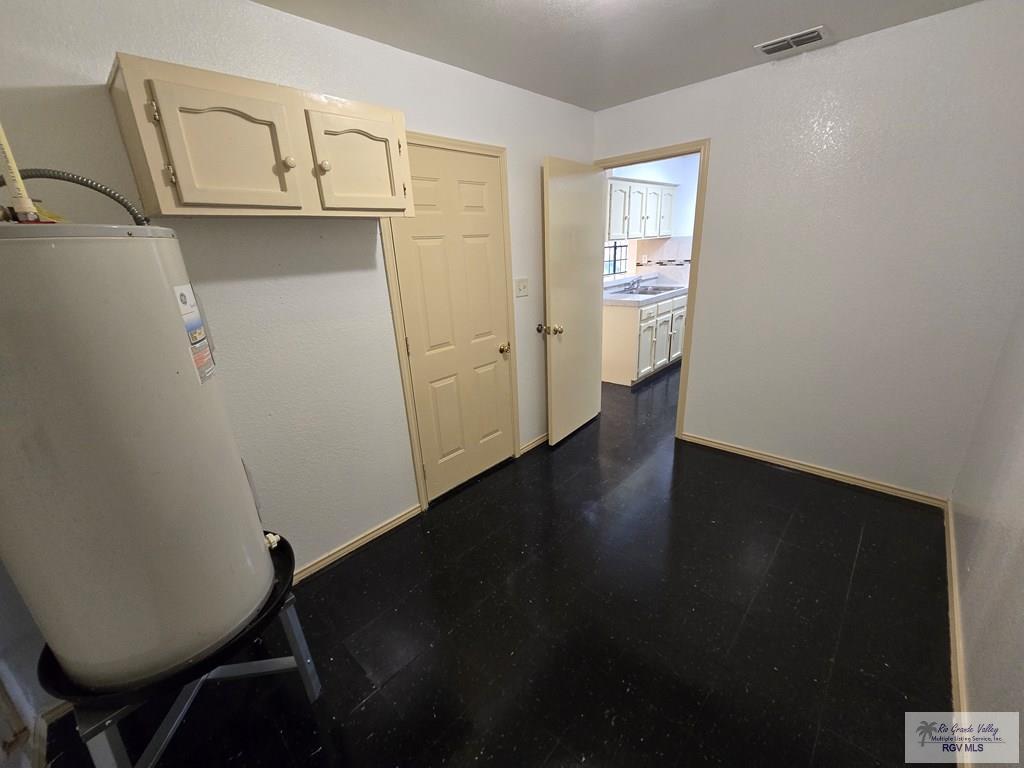 305 W 10th St, LOS FRESNOS, Texas image 17