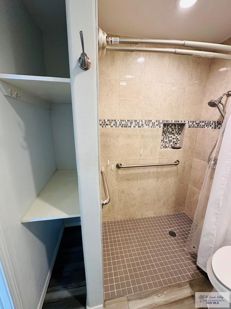3418 Live Oak Drive, BROWNSVILLE, Texas image 19