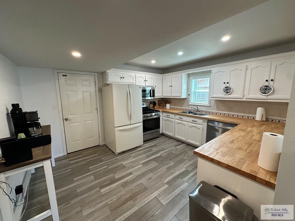3418 Live Oak Drive, BROWNSVILLE, Texas image 13