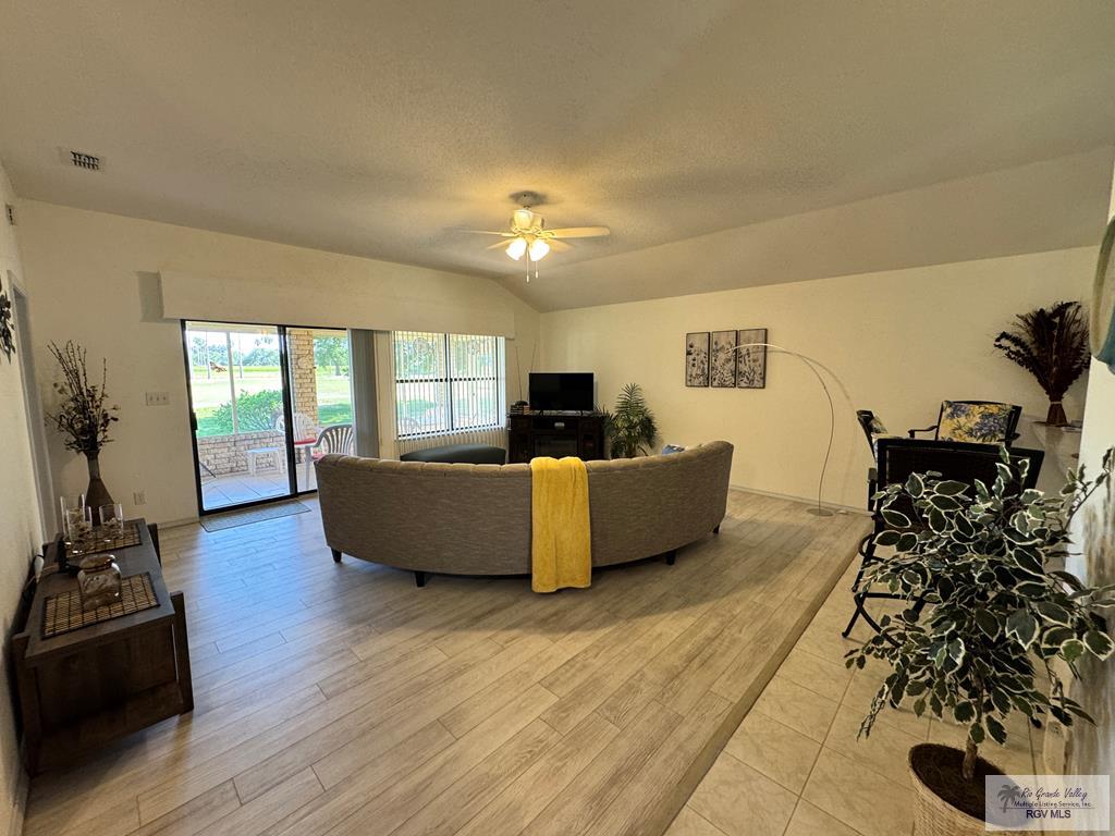 33 Shenandoah River Dr, BROWNSVILLE, Texas image 7