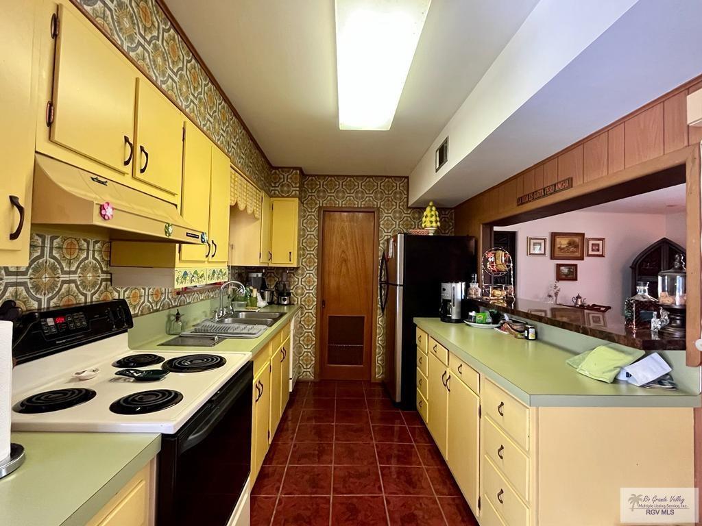 21 St Andrews Ln, BROWNSVILLE, Texas image 9