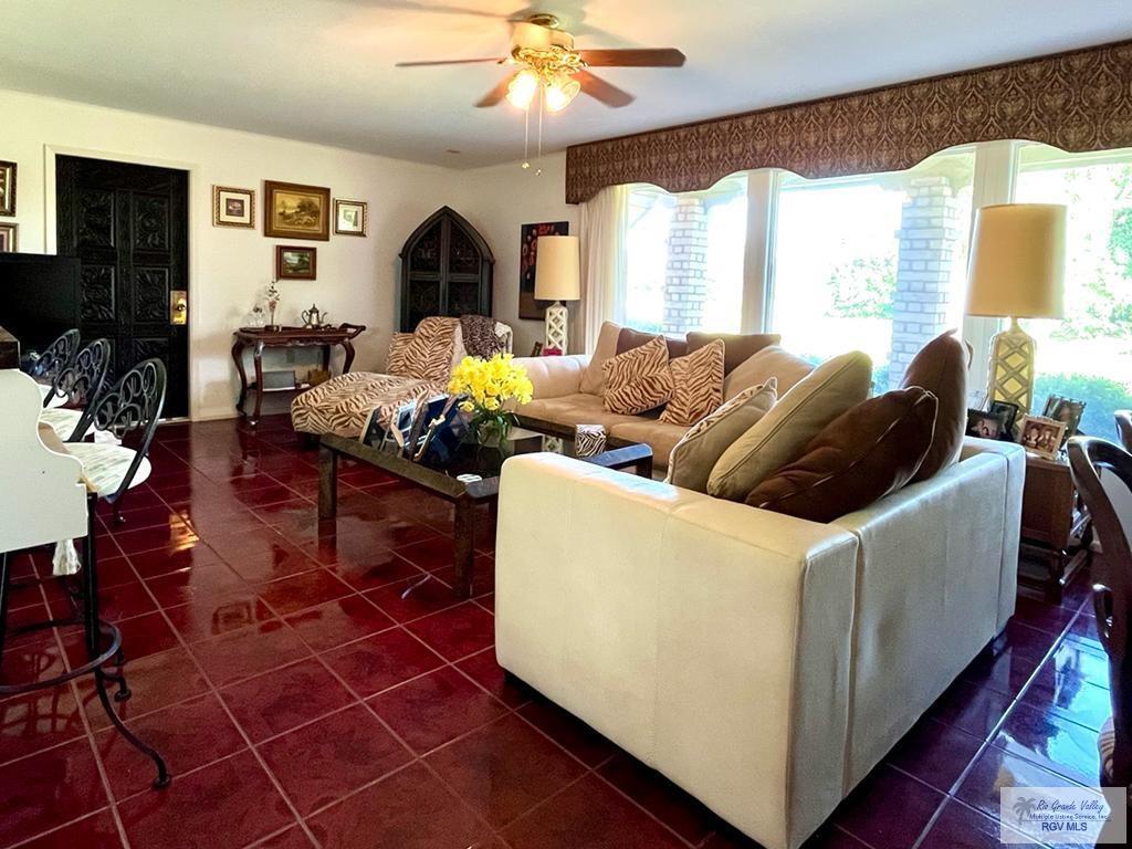 21 St Andrews Ln, BROWNSVILLE, Texas image 13